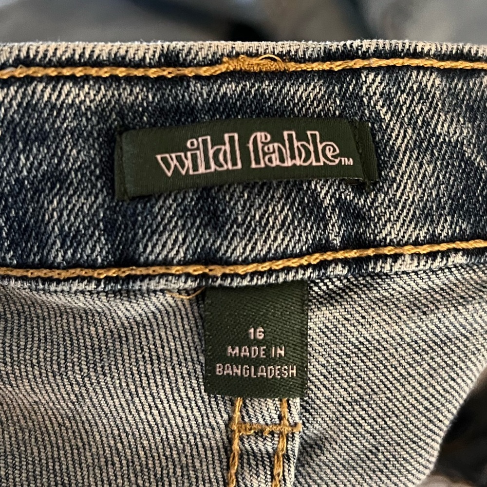 Trendy Ripped Blue Denim Jeans - Picture 3 of 5